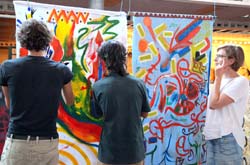 Le public a été invité à participer à une performance de peinture collective sur La Place des Possibles