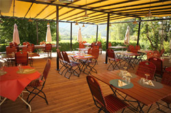 Auberge Restaurant des Tracols : Terrasse ombragée face au cirque de Combe Laval - Royans, Vercors