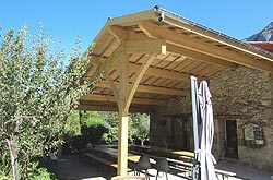 Réalisation d'un auvent avec charpente traditionnelle dans le Vercors